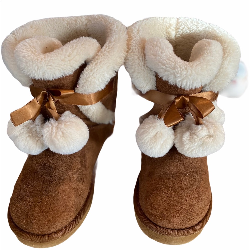 Ugg Gita Chestnut Brown Boots Size 7 Womens Fuzzy Slipper Pompom cream snow shoe